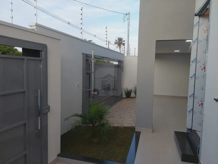 Foto 1 de Casa com 3 Quartos à venda, 245m² em Centro, Araguari