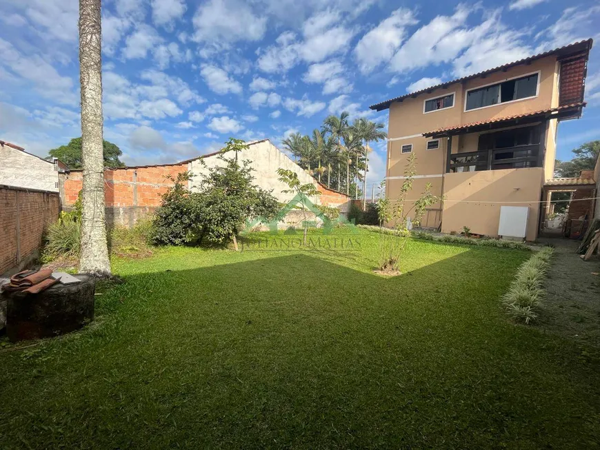 Foto 1 de Sobrado com 3 Quartos à venda, 200m² em Salinas, Balneário Barra do Sul