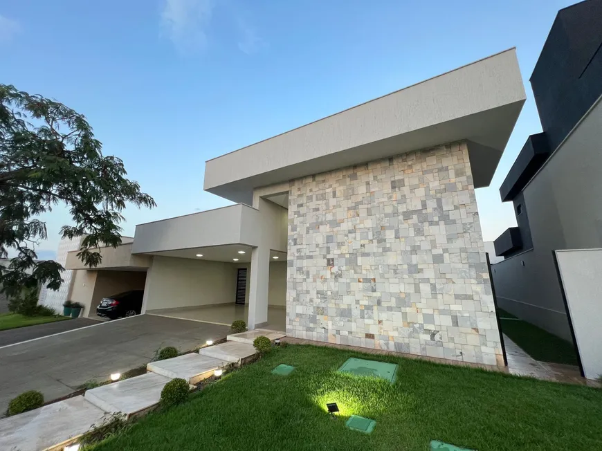 Foto 1 de Casa com 4 Quartos à venda, 210m² em Residencial Goiânia Golfe Clube, Goiânia