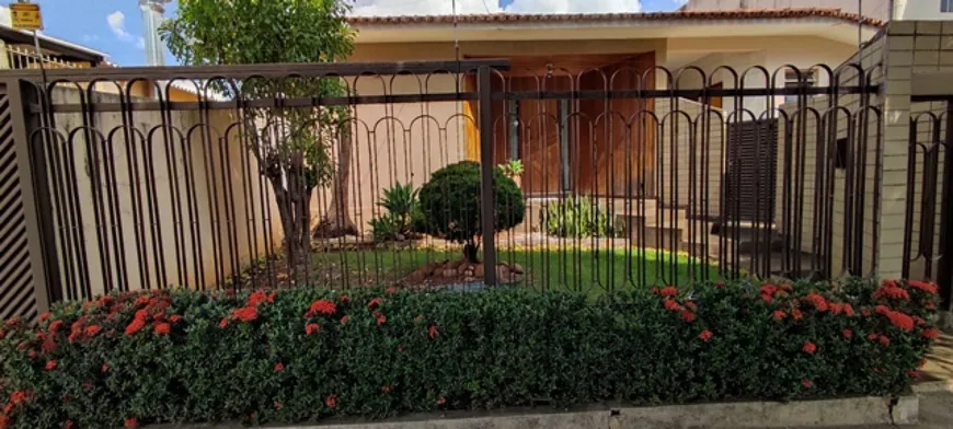 Foto 1 de Casa com 4 Quartos à venda, 281m² em Setor Bueno, Goiânia