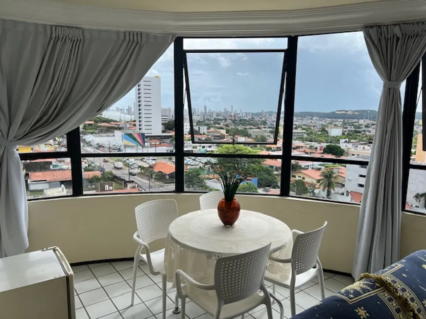 Foto 1 de Apartamento com 4 Quartos à venda, 230m² em Candelária, Natal