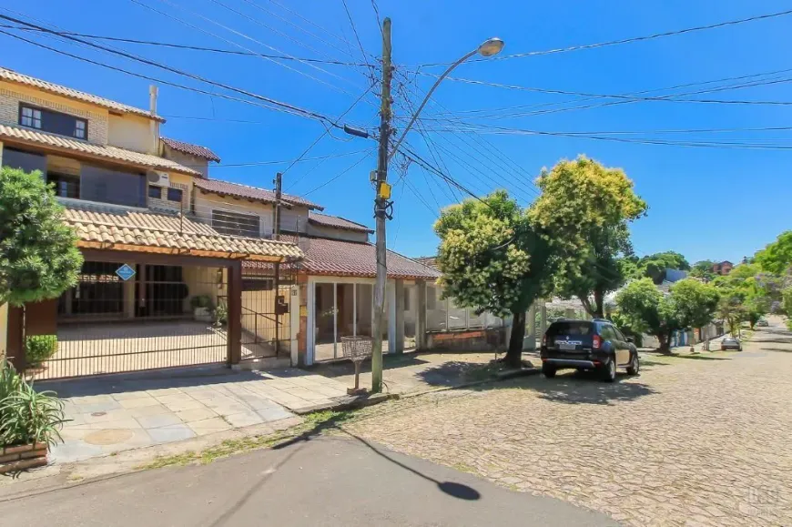 Foto 1 de Casa com 3 Quartos à venda, 197m² em Cavalhada, Porto Alegre