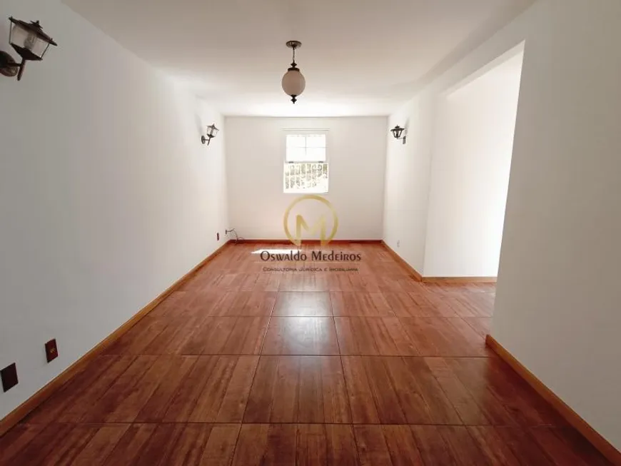 Foto 1 de Casa com 2 Quartos para alugar, 120m² em Castelanea, Petrópolis