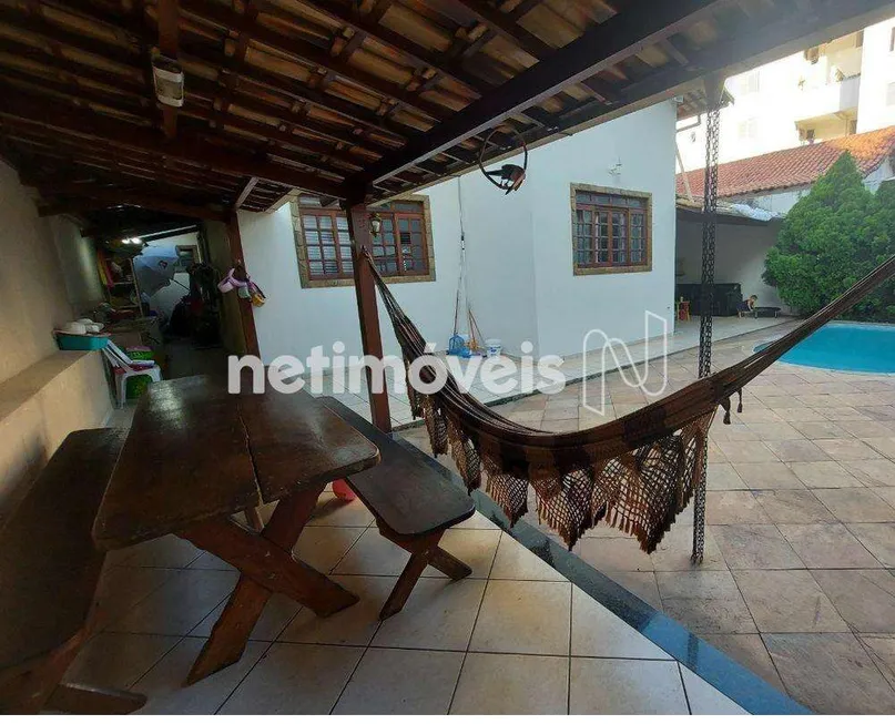 Foto 1 de Casa com 4 Quartos à venda, 226m² em Castelo, Belo Horizonte