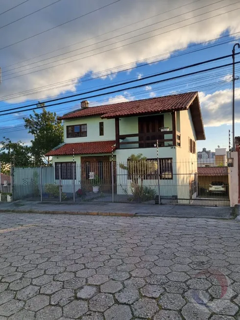 Foto 1 de Lote/Terreno à venda, 294m² em Capoeiras, Florianópolis