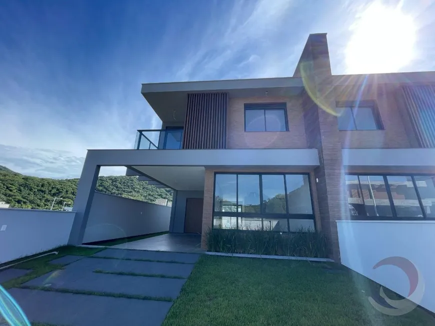 Foto 1 de Casa com 3 Quartos à venda, 181m² em Rio Tavares, Florianópolis