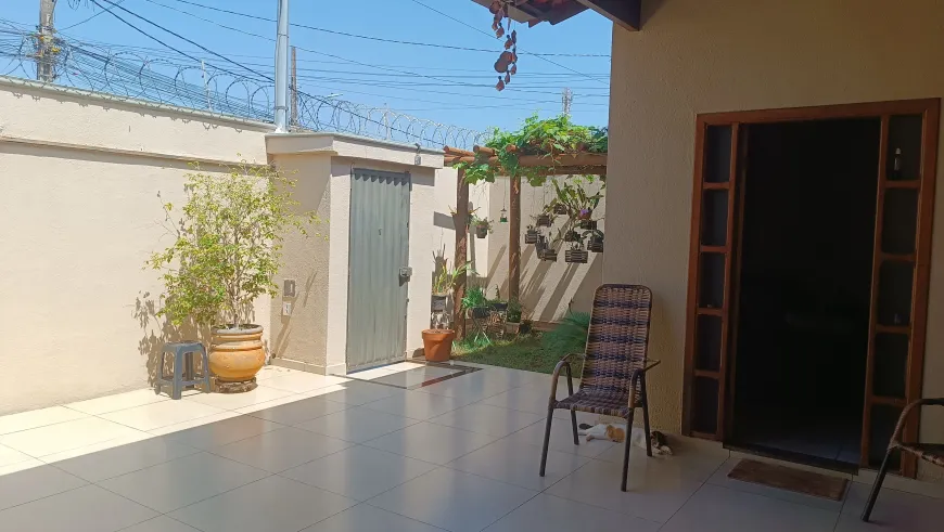 Foto 1 de Casa com 3 Quartos à venda, 156m² em Granada, Uberlândia