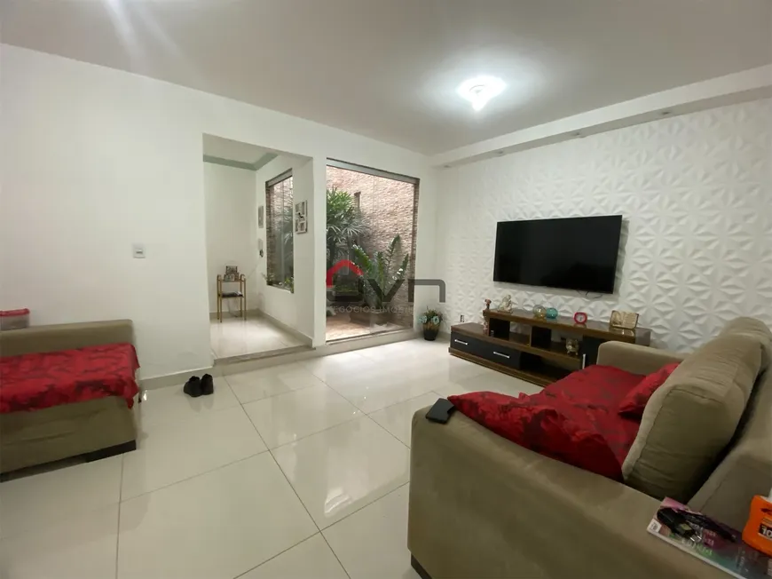 Foto 1 de Casa com 3 Quartos à venda, 200m² em Granada, Uberlândia