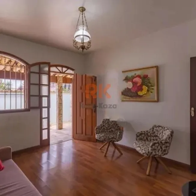 Foto 1 de Casa com 3 Quartos à venda, 360m² em Ouro Preto, Belo Horizonte