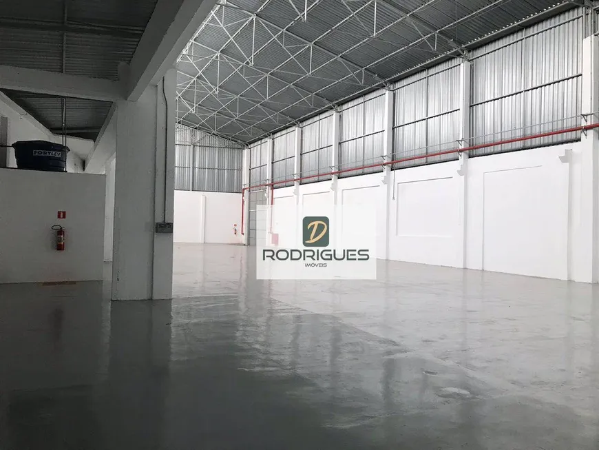 Foto 1 de Galpão/Depósito/Armazém para alugar, 2300m² em Piraporinha, Diadema