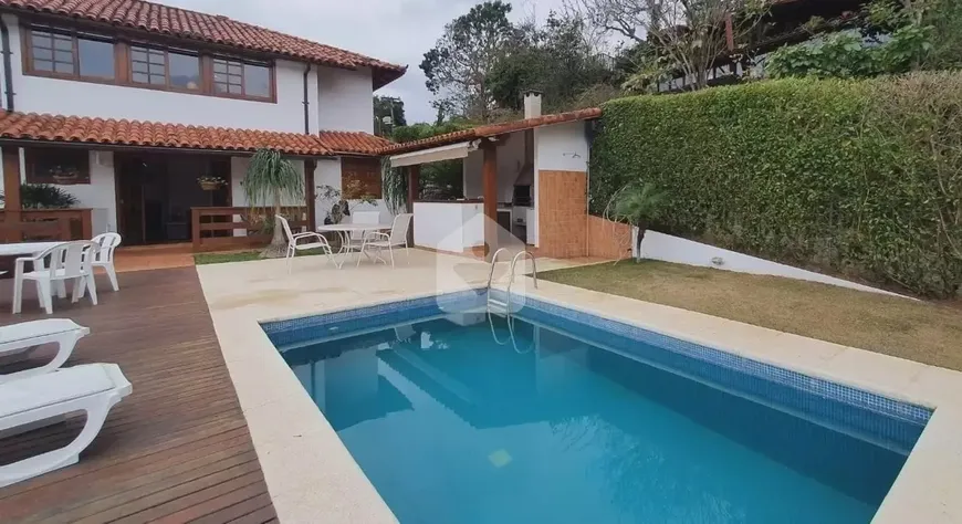 Foto 1 de Casa com 3 Quartos à venda, 250m² em Itaipava, Petrópolis