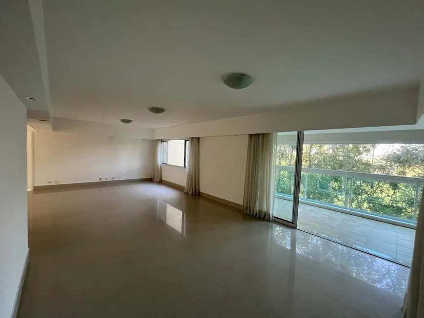 Foto 1 de Apartamento com 4 Quartos para alugar, 257m² em Villaggio Panamby, São Paulo