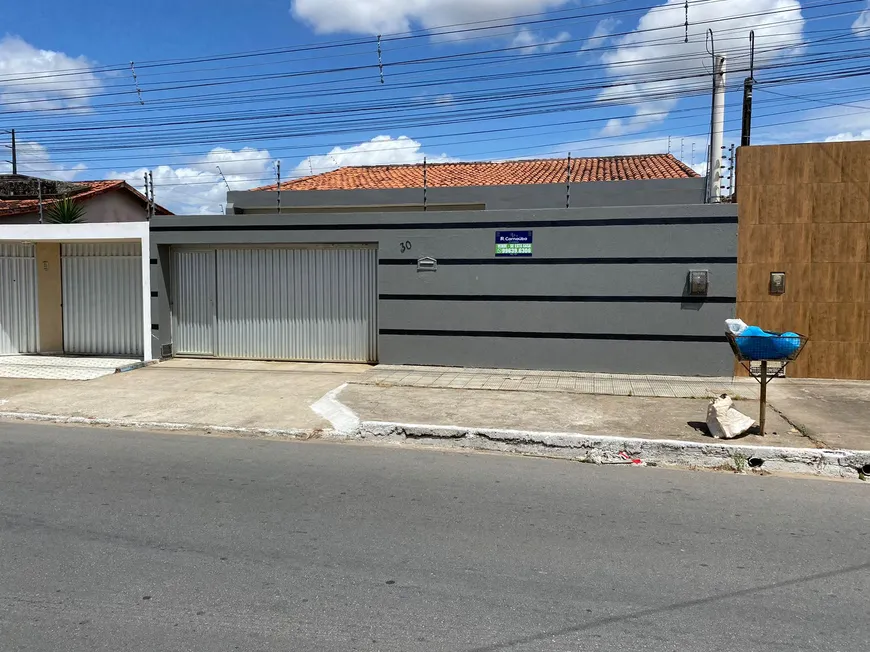 Foto 1 de Casa com 4 Quartos para alugar, 220m² em Eldorado, Arapiraca