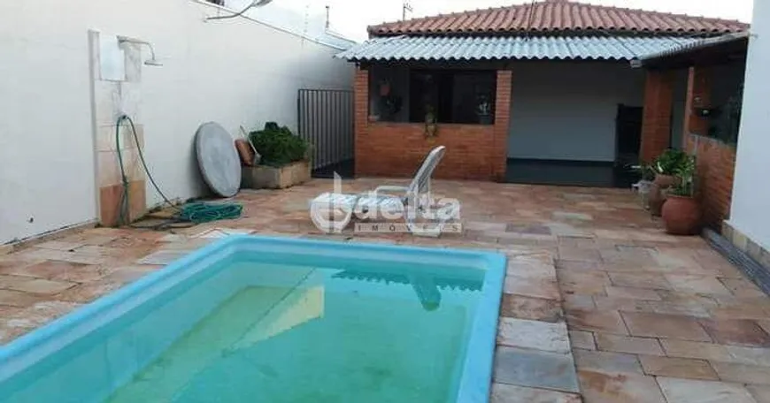 Foto 1 de Casa com 3 Quartos à venda, 208m² em Brasil, Uberlândia