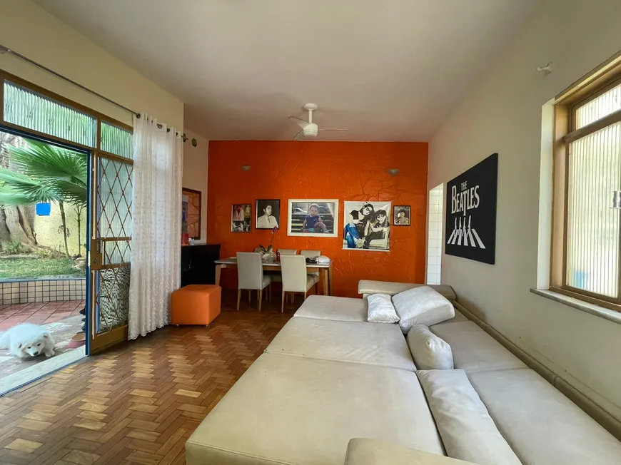 Foto 1 de Casa com 3 Quartos à venda, 360m² em Caiçara Adeláide, Belo Horizonte