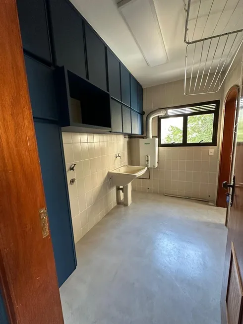 Foto 1 de Apartamento com 3 Quartos para alugar, 140m² em Moema, São Paulo