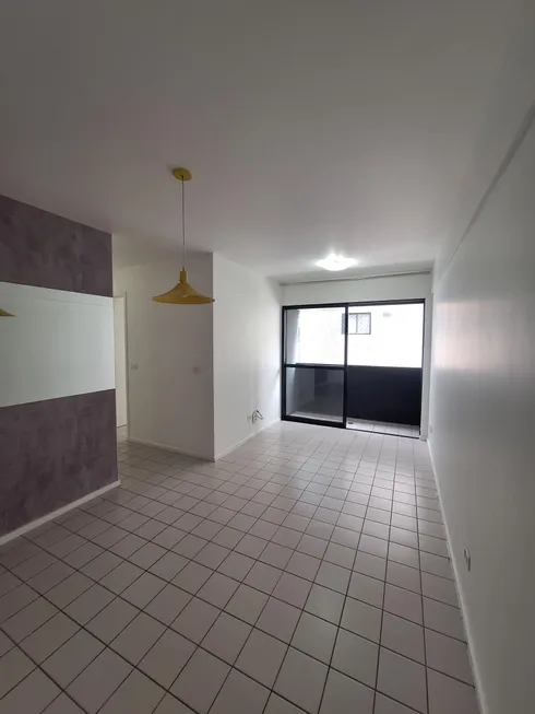 Foto 1 de Apartamento com 3 Quartos para alugar, 67m² em Ponta Verde, Maceió