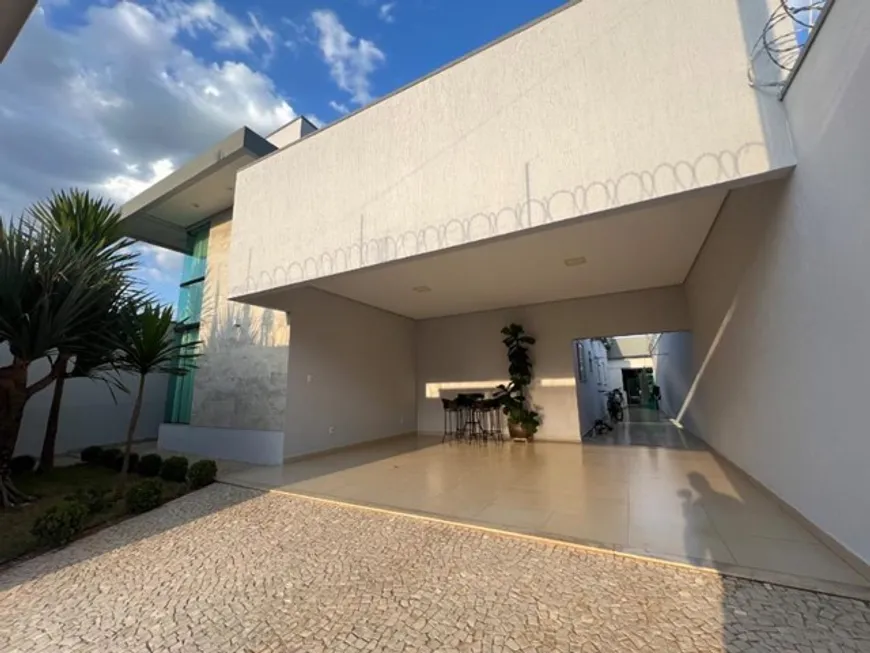 Foto 1 de Casa com 3 Quartos à venda, 300m² em Jardim Sul, Uberlândia