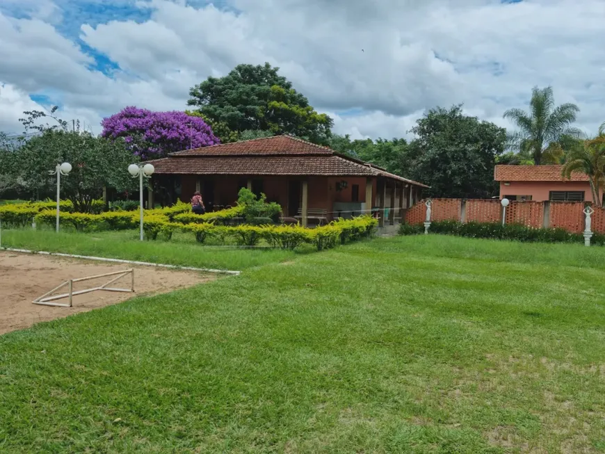 Foto 1 de Fazenda/Sítio com 3 Quartos à venda, 2000m² em Vale Santa Felicidade, São Carlos