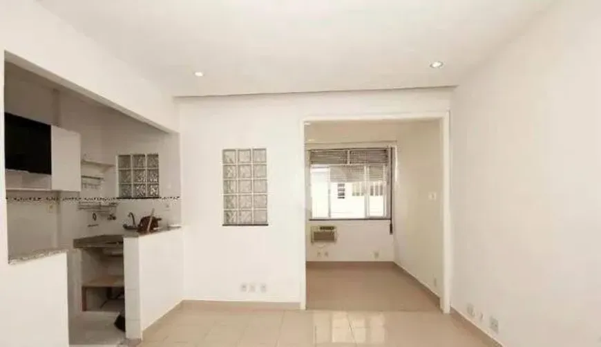 Foto 1 de Apartamento com 1 Quarto à venda, 38m² em Leme, Rio de Janeiro