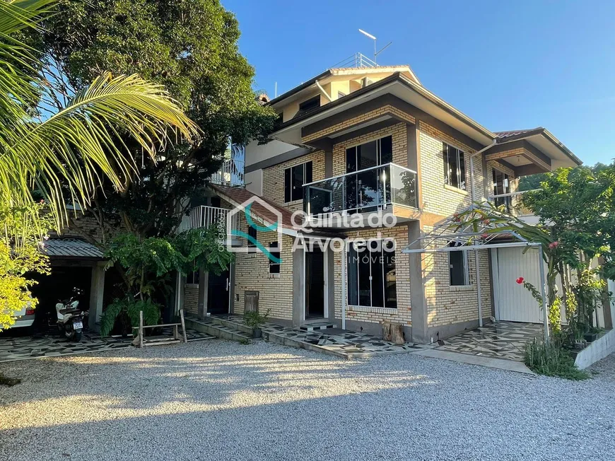 Foto 1 de Casa com 8 Quartos à venda, 180m² em Costeira da Armacao, Governador Celso Ramos