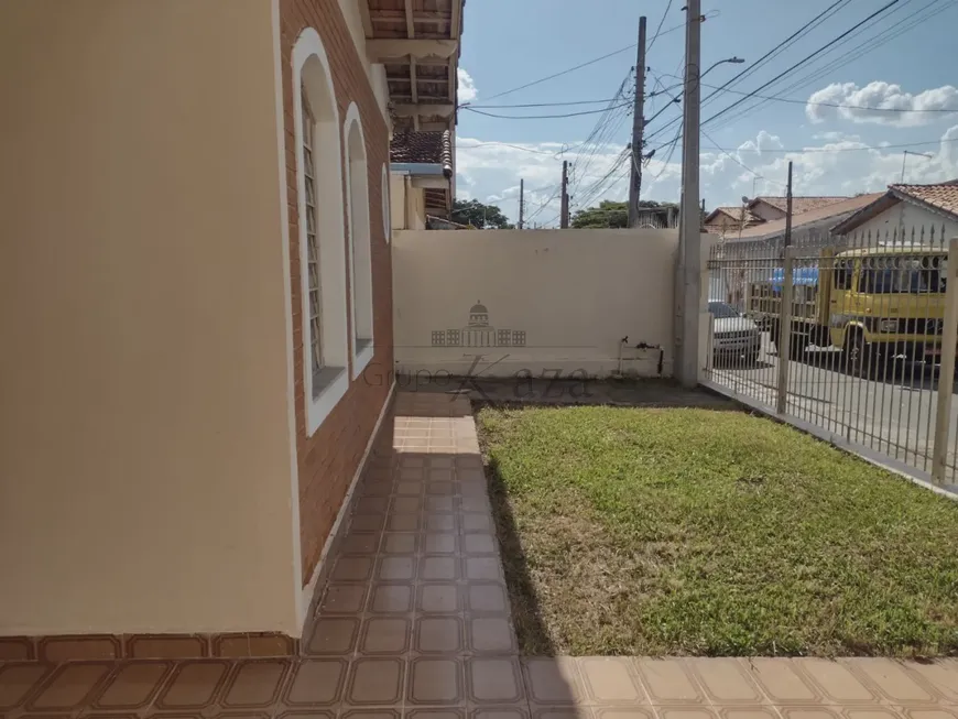 Foto 1 de Casa com 3 Quartos para alugar, 105m² em Parque Itamarati, Jacareí