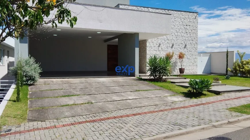 Foto 1 de Casa de Condomínio com 4 Quartos à venda, 377m² em Parque Ipiranga, Resende