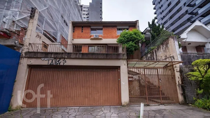 Foto 1 de Casa com 3 Quartos à venda, 300m² em Rio Branco, Porto Alegre