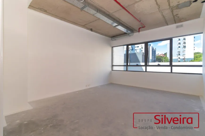 Foto 1 de Sala Comercial para alugar, 29m² em Três Figueiras, Porto Alegre