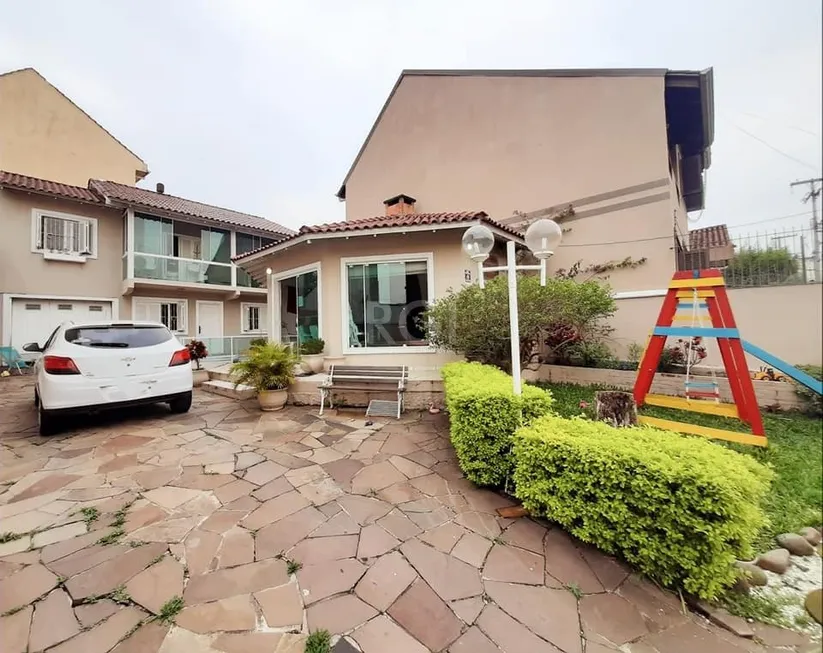 Foto 1 de Casa com 3 Quartos à venda, 191m² em Medianeira, Porto Alegre