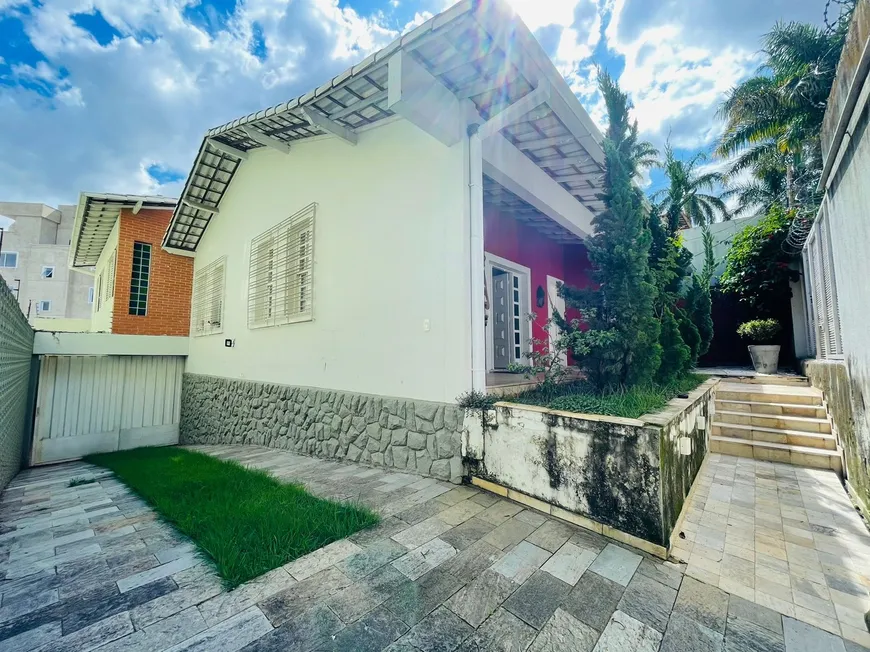 Foto 1 de Casa com 5 Quartos à venda, 332m² em Itapoã, Belo Horizonte