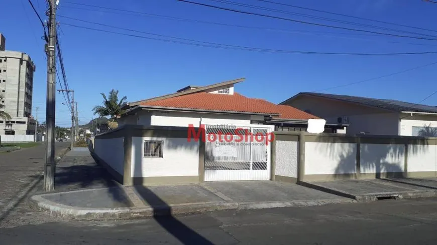 Foto 1 de Casa com 3 Quartos à venda, 200m² em Vila São José, Araranguá