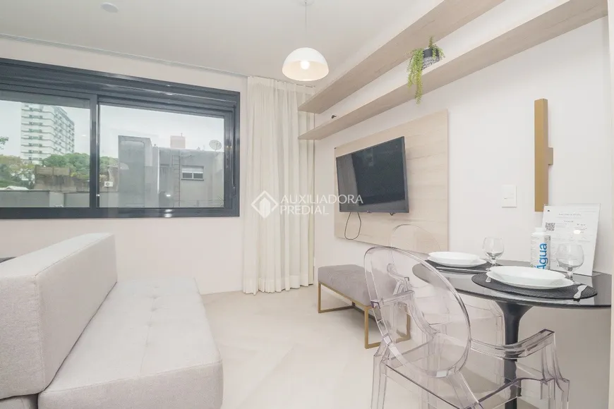 Foto 1 de Apartamento com 1 Quarto para alugar, 27m² em Mont' Serrat, Porto Alegre