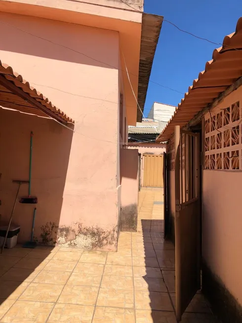 Foto 1 de Casa com 3 Quartos à venda, 122m² em Caiçara Adeláide, Belo Horizonte