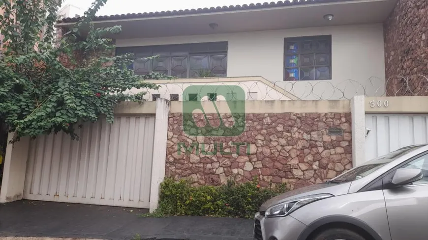 Foto 1 de Casa com 5 Quartos para alugar, 280m² em Centro, Uberlândia