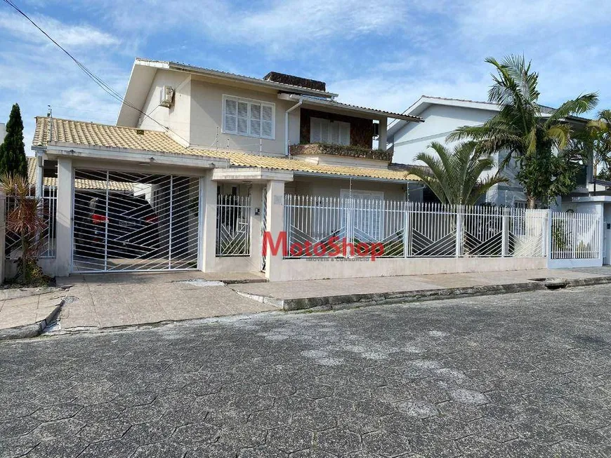 Foto 1 de Casa com 3 Quartos à venda, 342m² em Cidade Alta, Araranguá