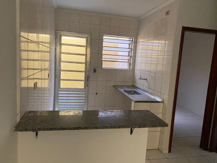 Foto 1 de Casa com 2 Quartos para alugar, 45m² em Campo Grande, São Paulo