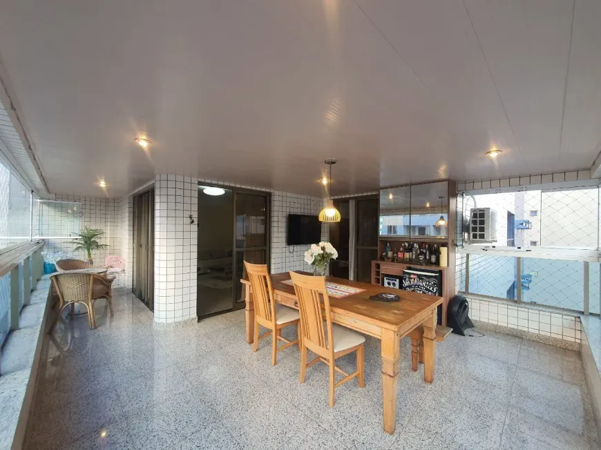 Foto 1 de Apartamento com 4 Quartos à venda, 250m² em Praia da Costa, Vila Velha