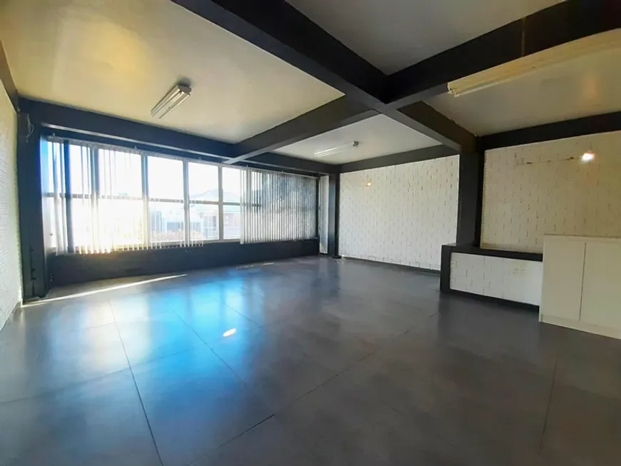 Foto 1 de Sala Comercial para alugar, 150m² em Navegantes, Porto Alegre