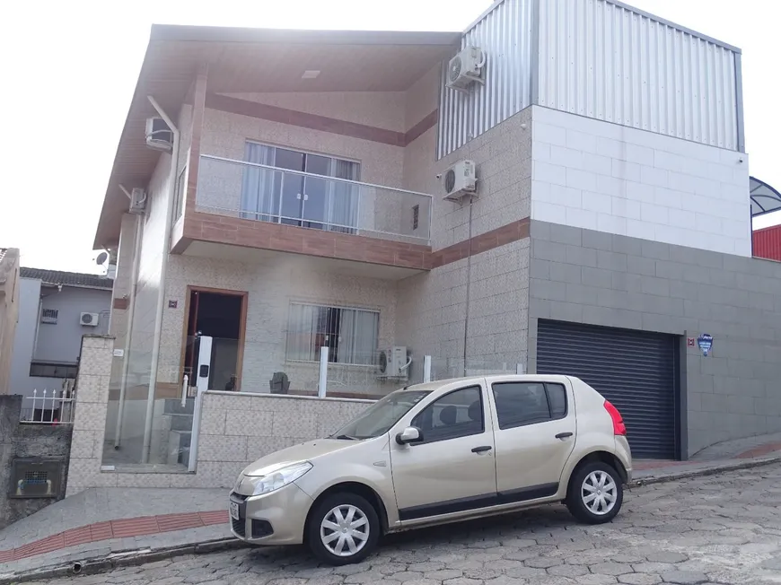 Foto 1 de Casa com 3 Quartos à venda, 477m² em Serraria, São José