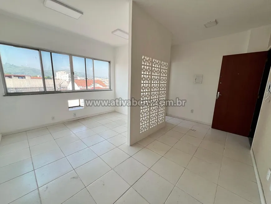 Foto 1 de Sala Comercial para alugar, 30m² em Irajá, Rio de Janeiro