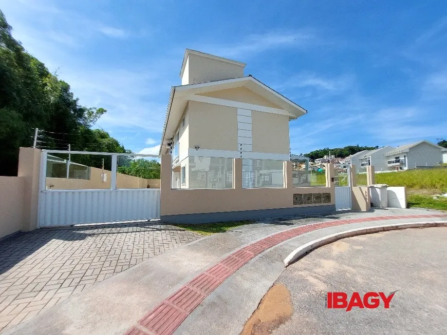 Foto 1 de Casa com 3 Quartos para alugar, 86m² em Sertao do Maruim, São José