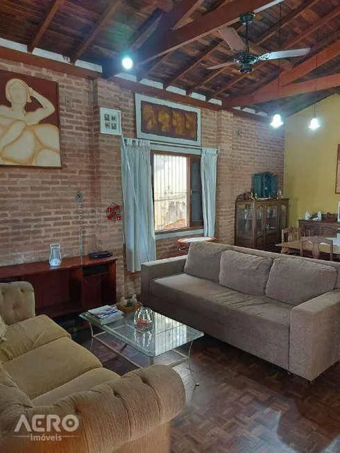 Foto 1 de Casa com 5 Quartos à venda, 233m² em Centro, Agudos