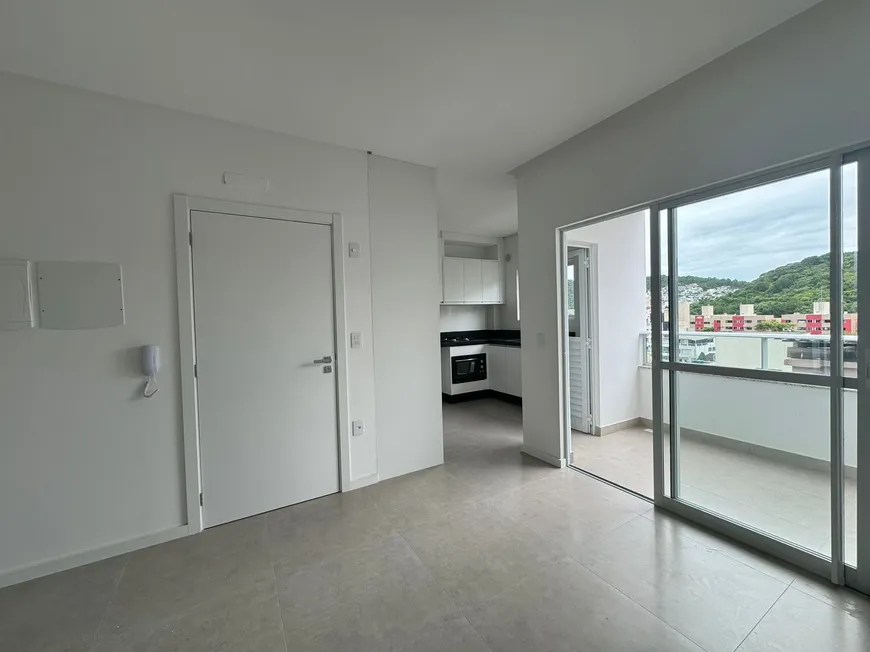 Foto 1 de Apartamento com 2 Quartos à venda, 65m² em Nacoes, Balneário Camboriú