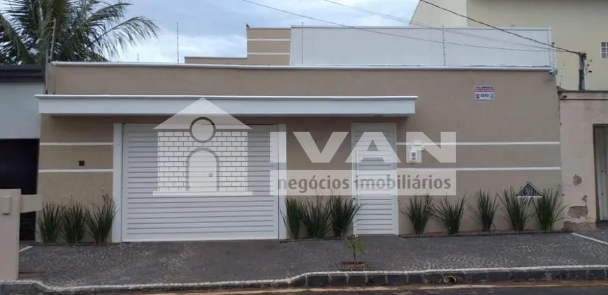 Foto 1 de Casa com 3 Quartos à venda, 220m² em Alto Umuarama, Uberlândia