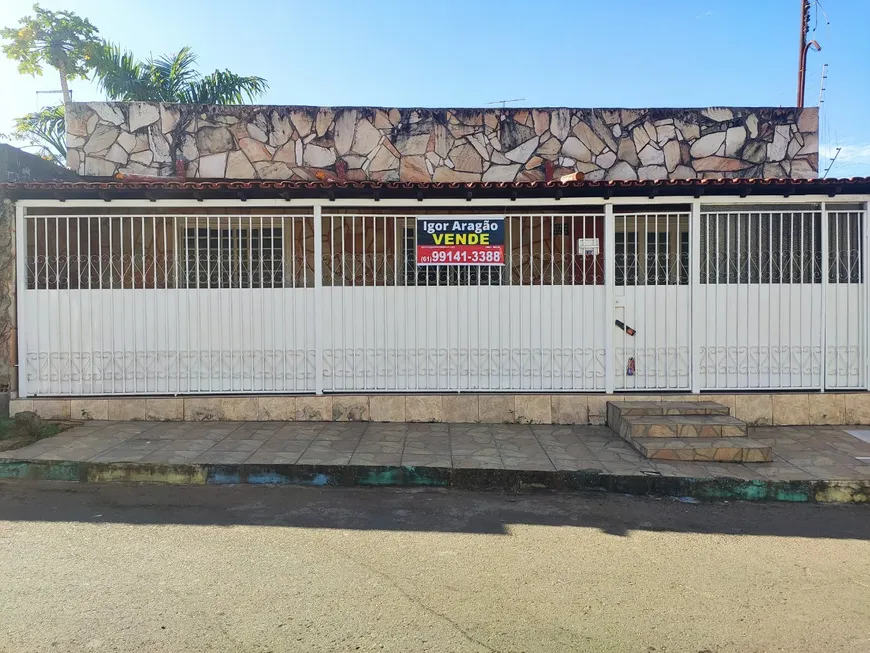 Foto 1 de Casa com 8 Quartos à venda, 200m² em Setor Residencial Leste, Brasília