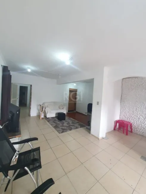 Foto 1 de Casa com 5 Quartos à venda, 225m² em Teresópolis, Porto Alegre