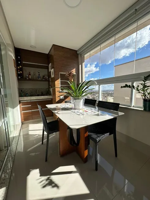 Foto 1 de Apartamento com 3 Quartos à venda, 96m² em Santa Mônica, Uberlândia