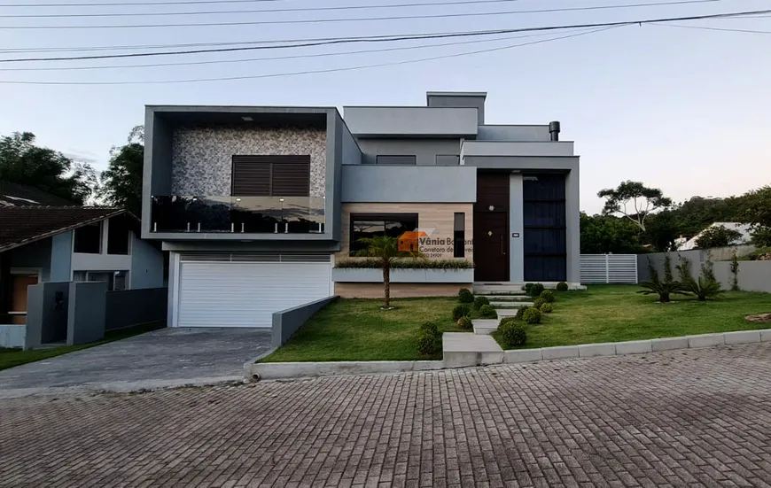 Foto 1 de Casa de Condomínio com 4 Quartos à venda, 234m² em Cachoeira do Bom Jesus, Florianópolis