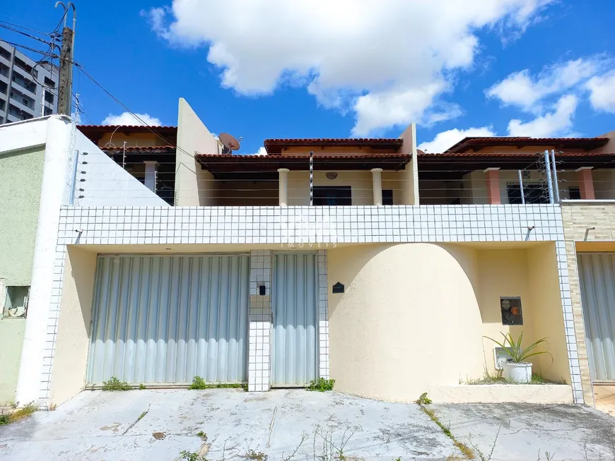 Foto 1 de Casa com 4 Quartos à venda, 188m² em Parque Manibura, Fortaleza
